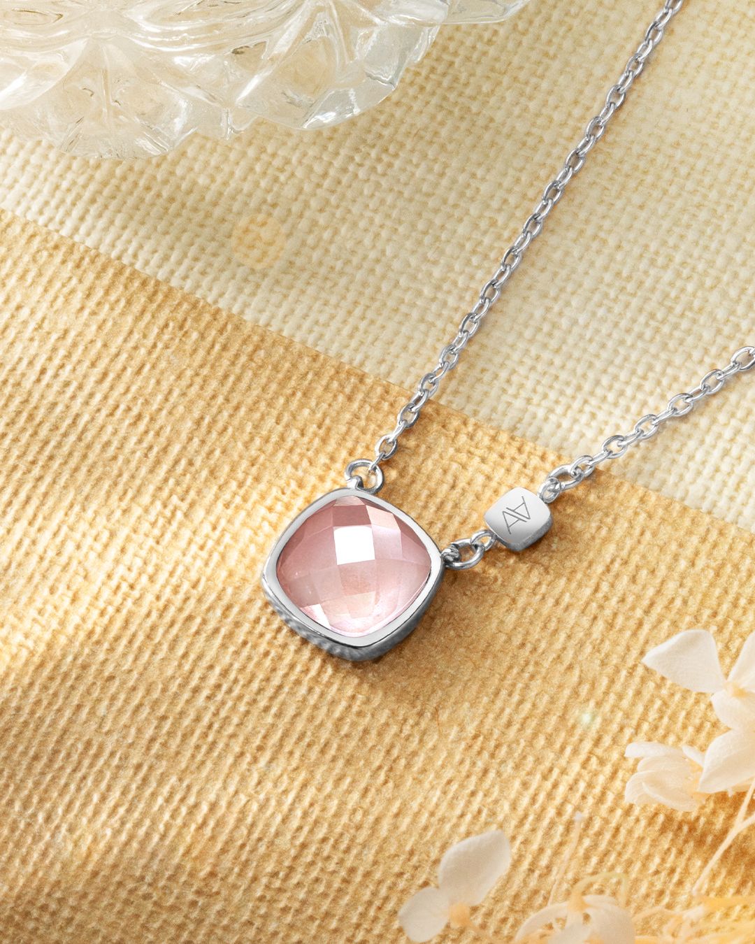 Packshot Pendentif Quartz rose Comissio