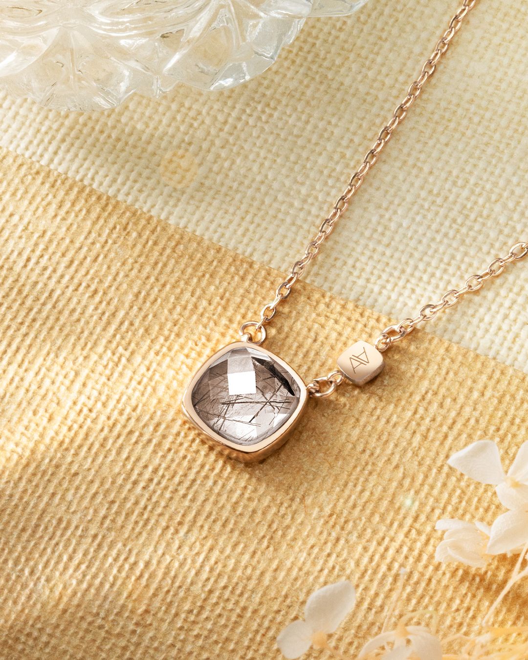 Packshot Pendentif Quartz rutile noir Riminitia