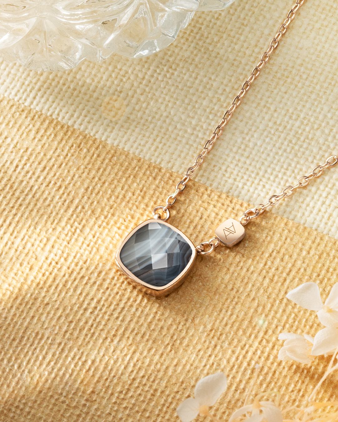 Packshot Pendentif Agate du Botswana Avellinia Claro