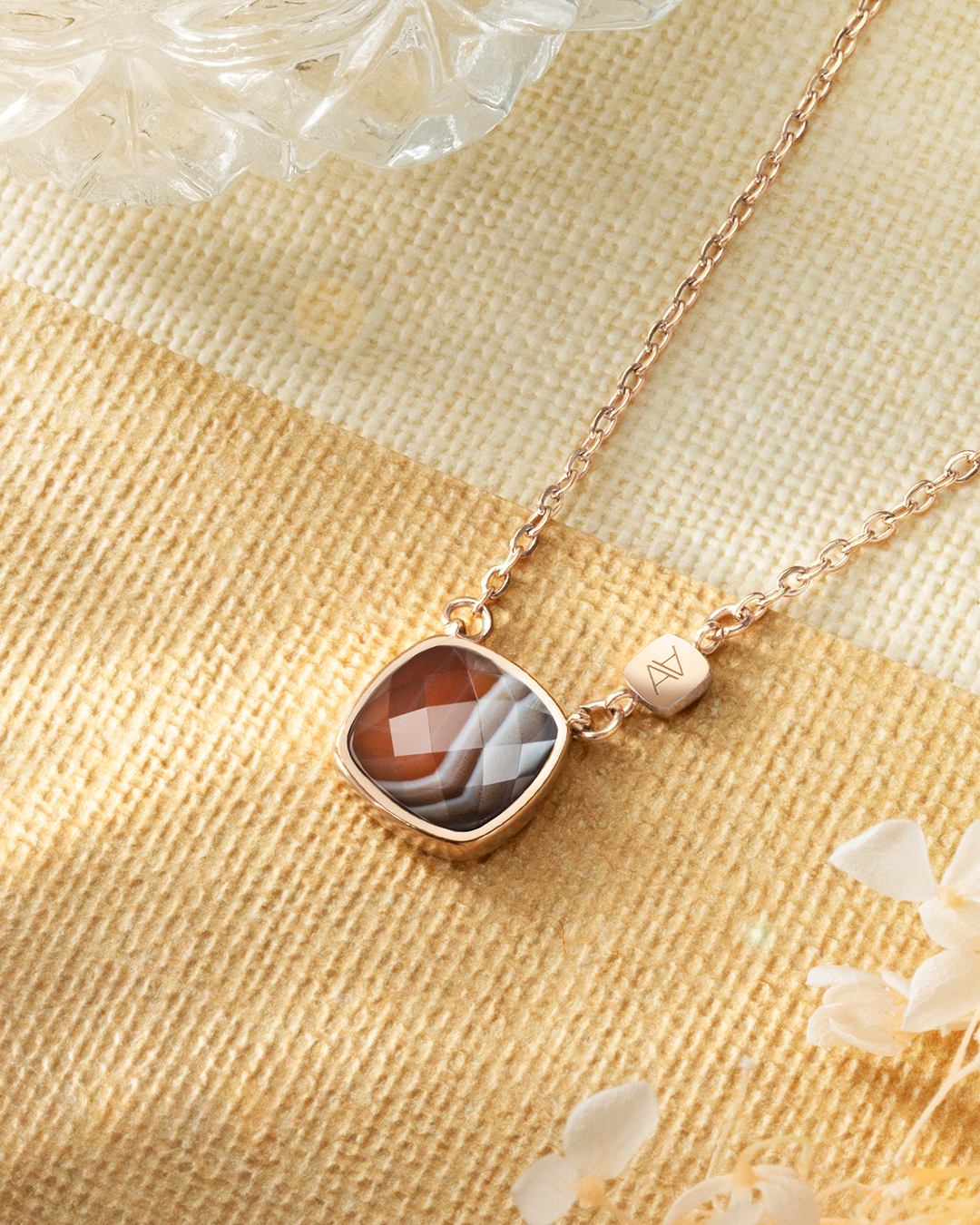 Packshot Pendentif Agate du Botswana Avellinia Claro