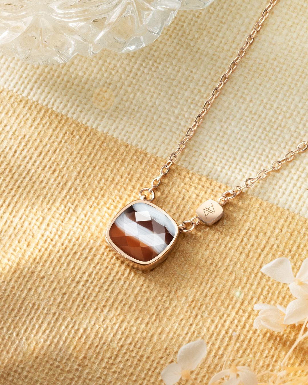 Packshot Pendentif Agate du Botswana Avellinia Claro