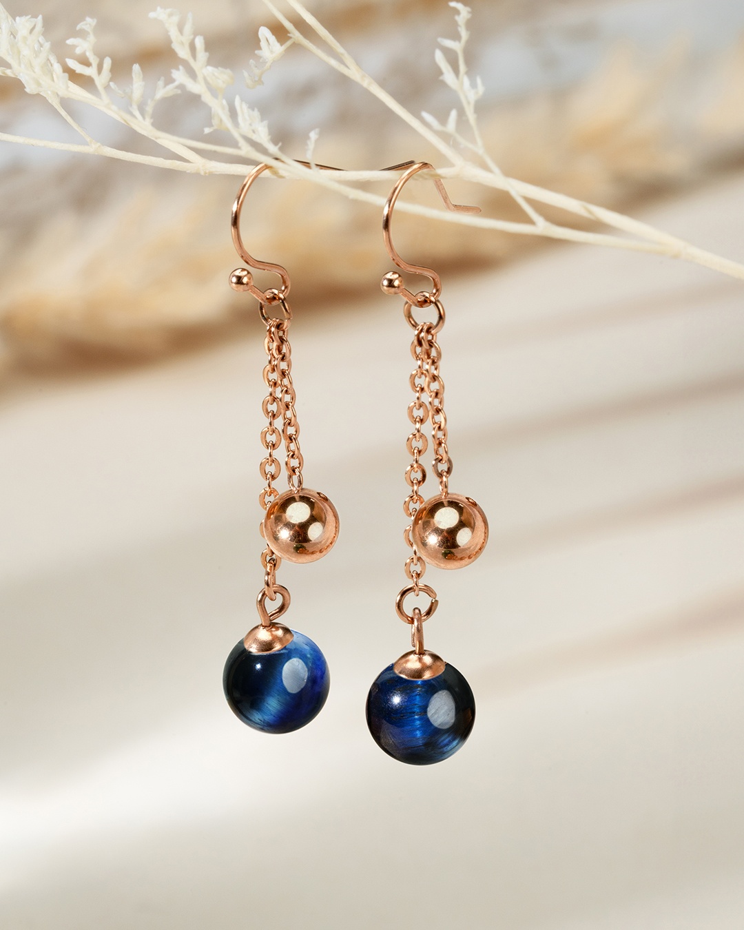 Packshot Boucle d'oreilles Oeil de tigre bleu Olmeti